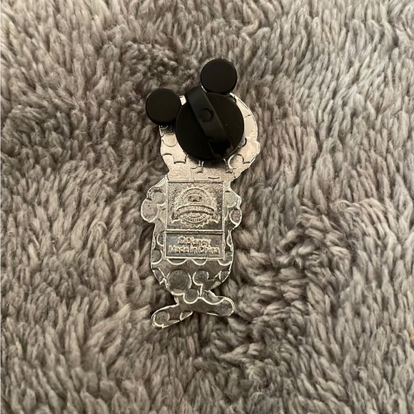 2014 Disney Pin Miss Bianca Rescuers& Down Under Pink Hat and Scarf Mouse - Picture 2 of 2